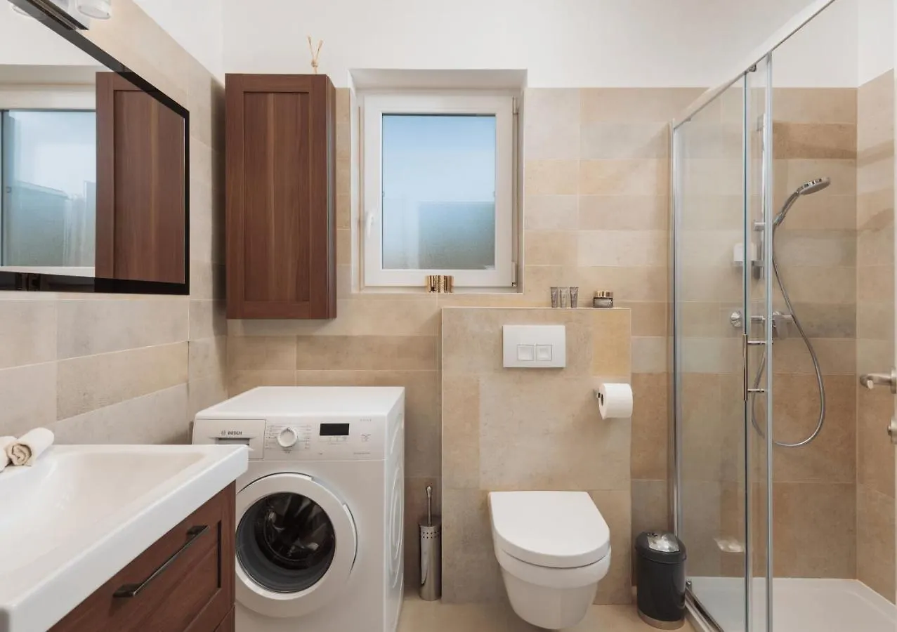 Apartment La Prima Olivia زادار 0*,